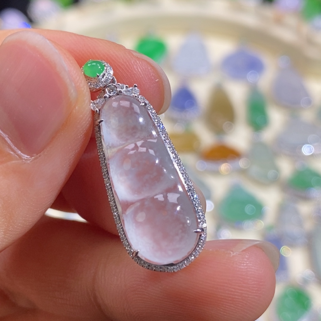 翡翠18K金镶嵌颈饰