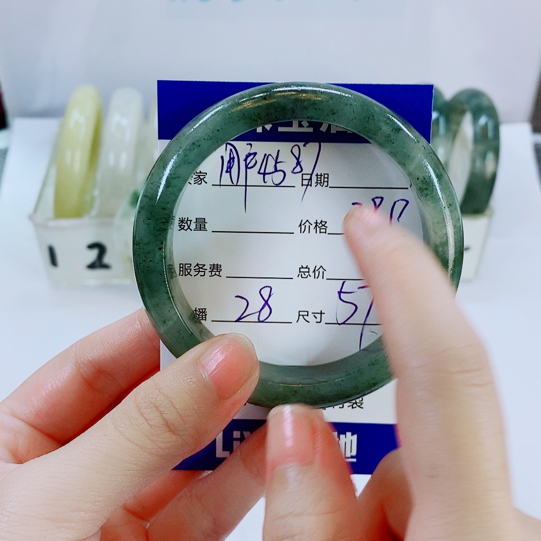 用***3石英质玉未镶嵌手镯28