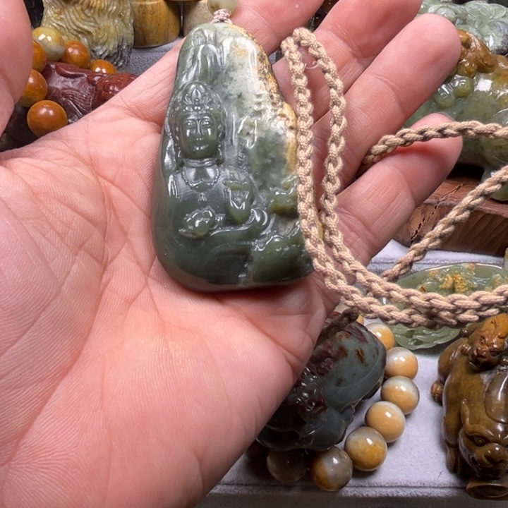 羊***尘岫岩河磨玉（透闪石质玉）未镶嵌颈饰