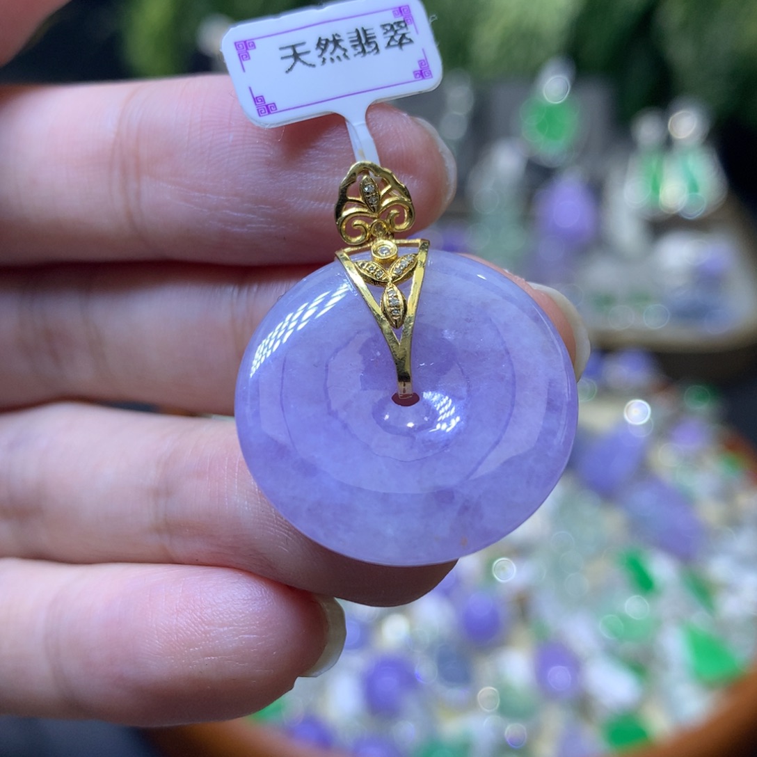 颈饰18K金镶嵌翡翠