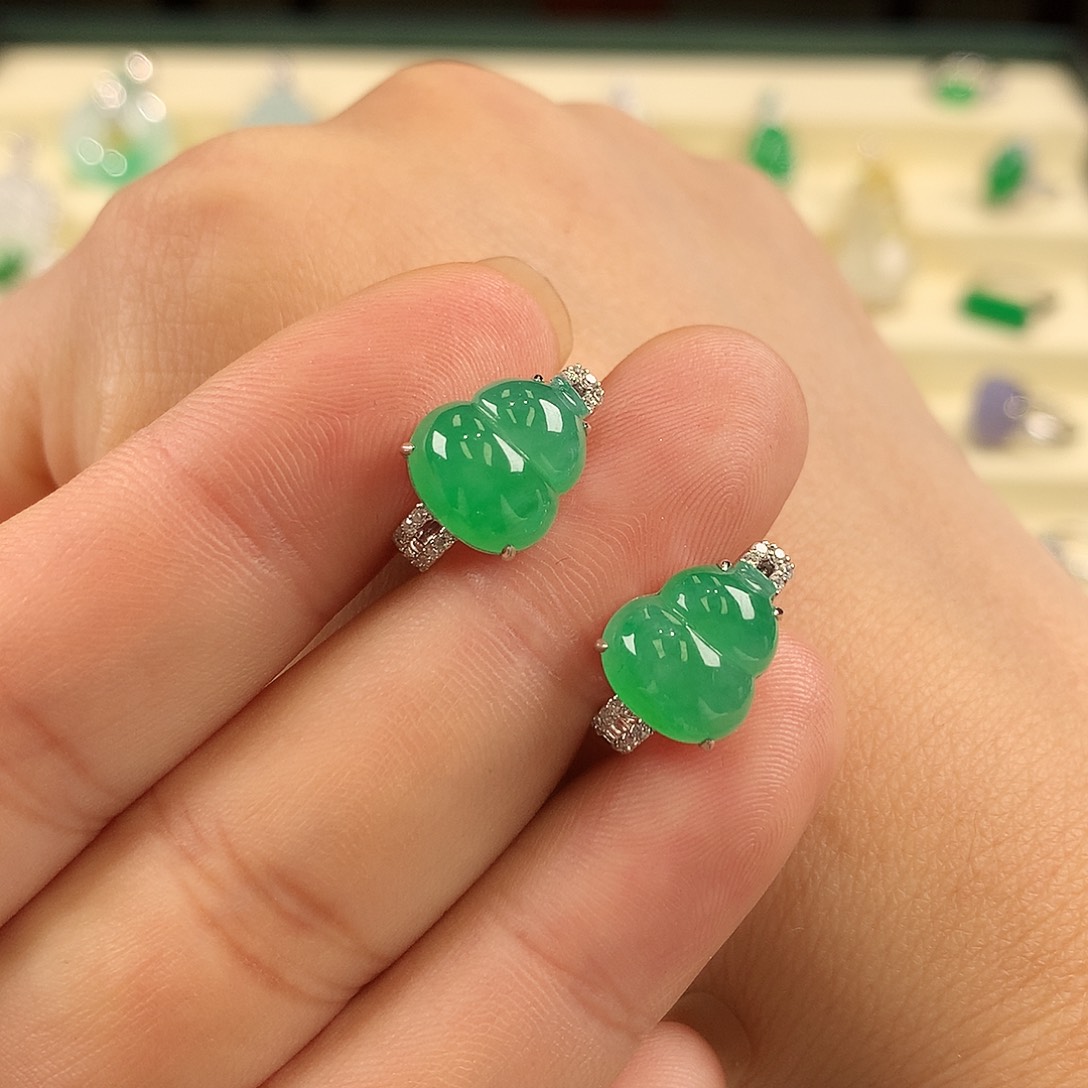 18K金镶嵌翡翠耳饰缅料