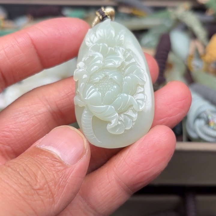 和田玉吊坠未镶嵌