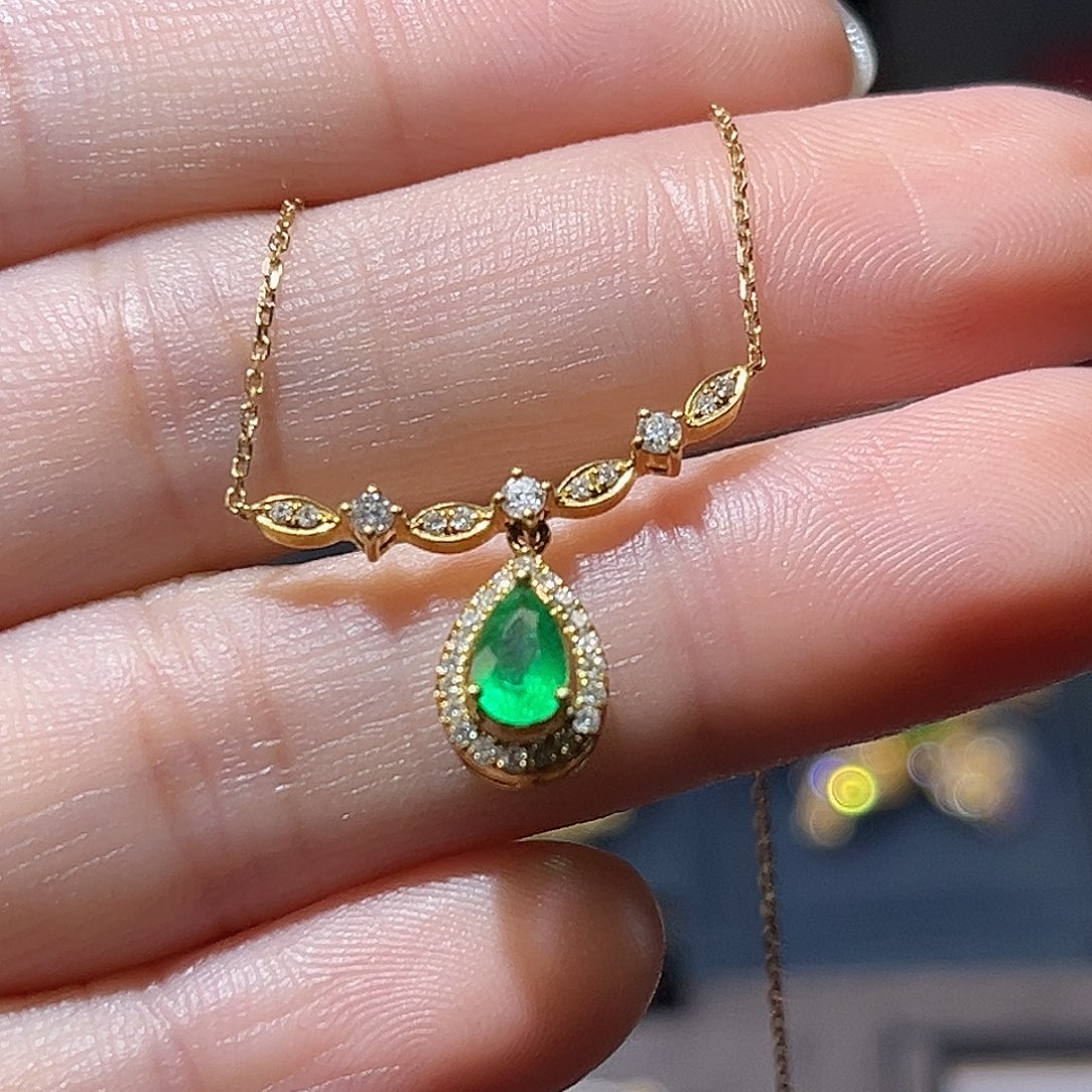 木***花祖母绿18K金镶嵌颈饰