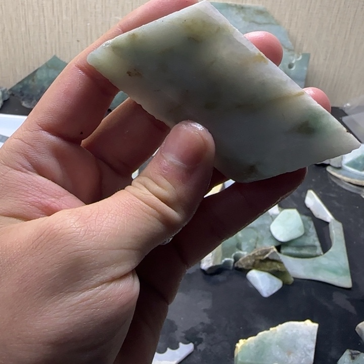 好***醒翡翠未镶嵌颈饰纯天然缅甸翡翠