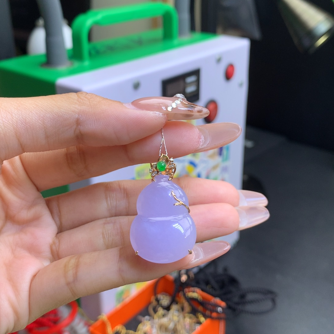 翡翠18K金镶嵌颈饰