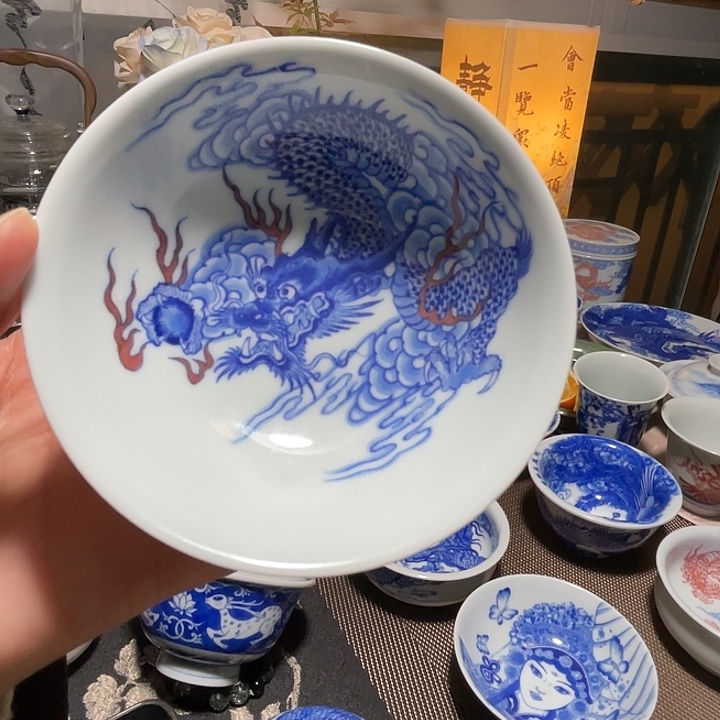 青花龙纹普洱杯杯微微瑕