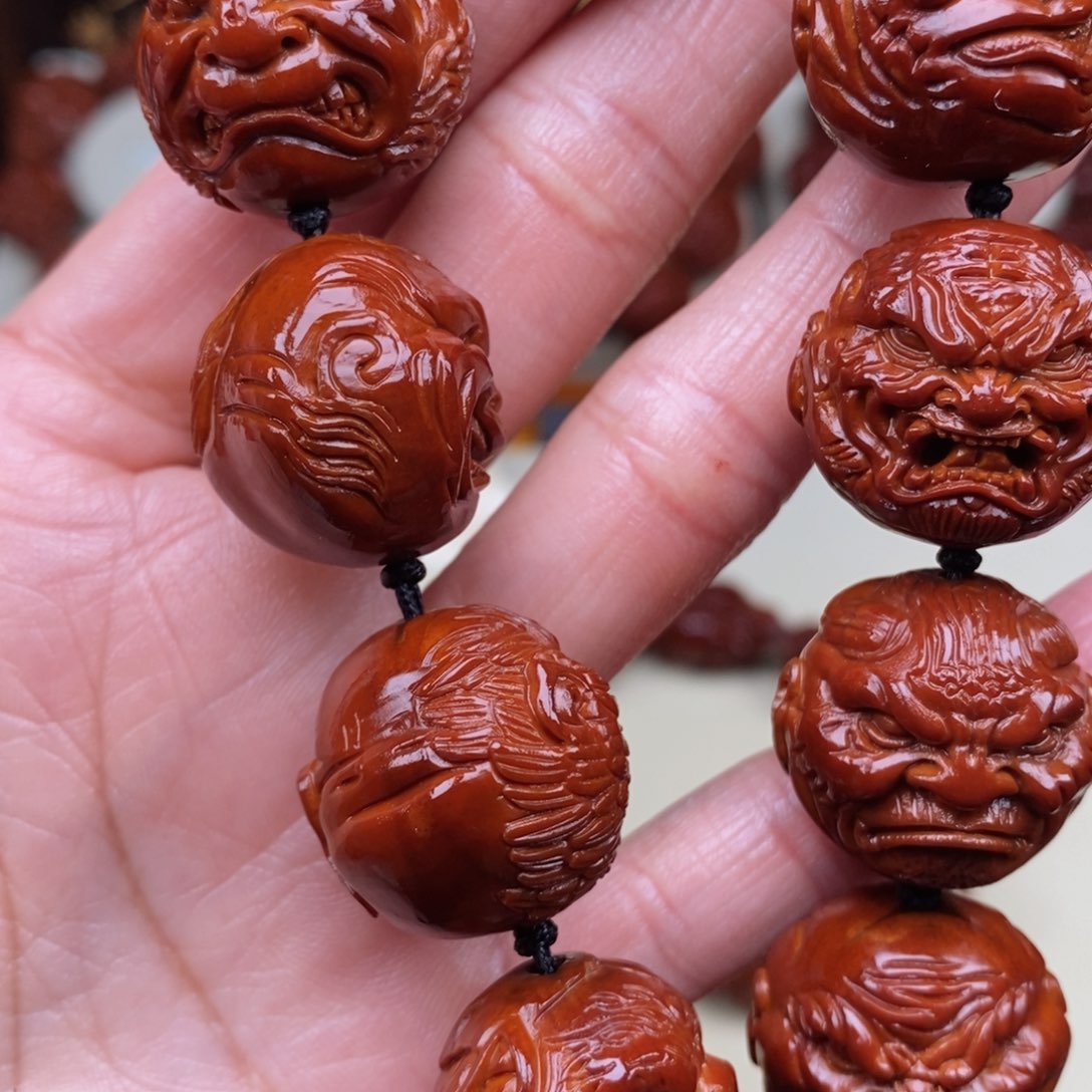 橄榄核吊坠一**萃恶僧，