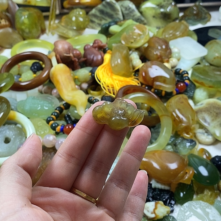 蛇纹石玉合金颈饰