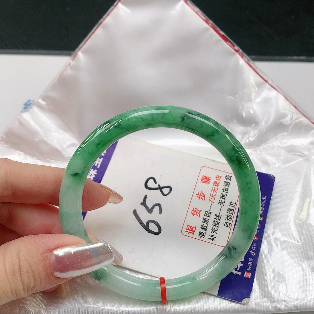 翡翠手镯（圆镯）未镶嵌