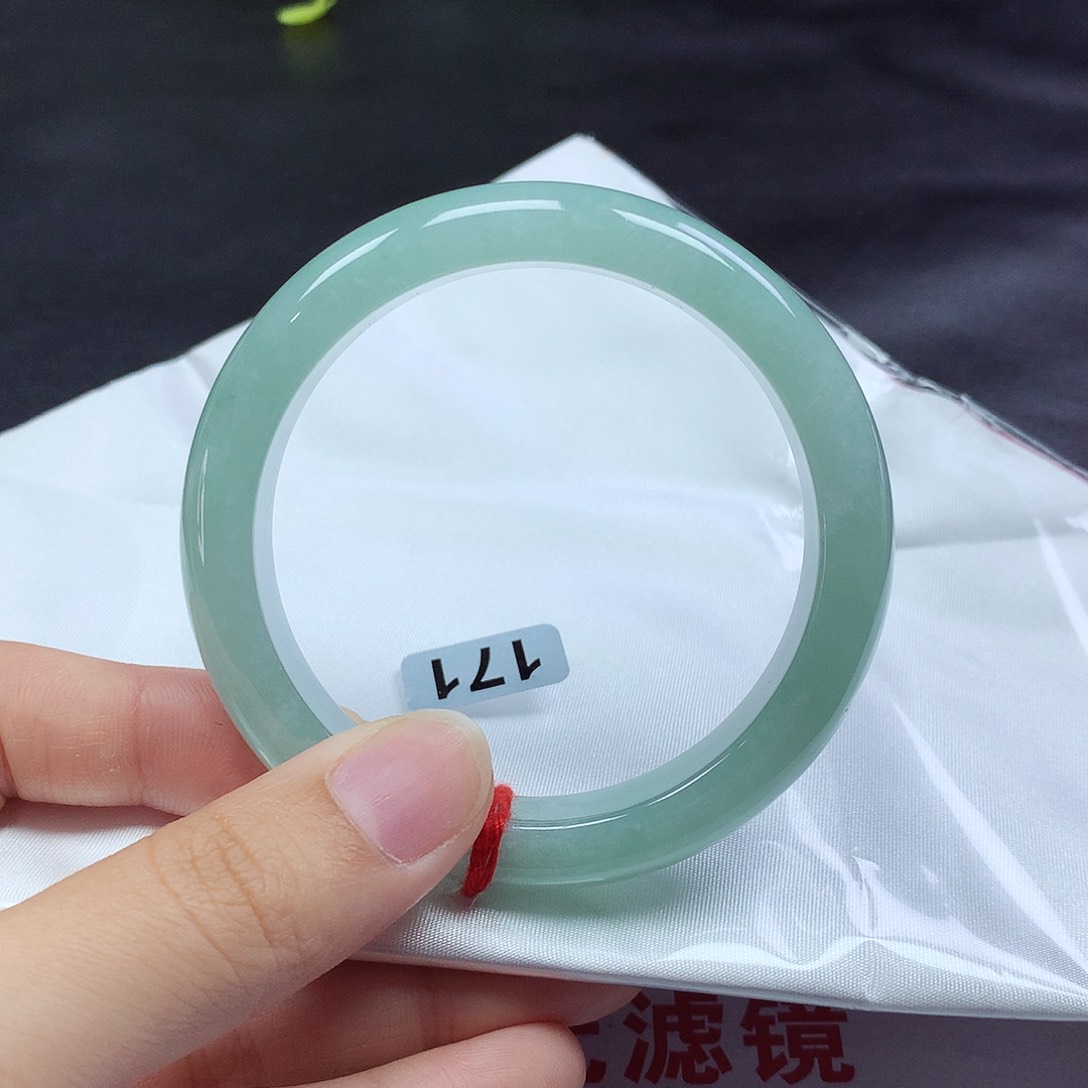 翡翠手镯未镶嵌56圈口