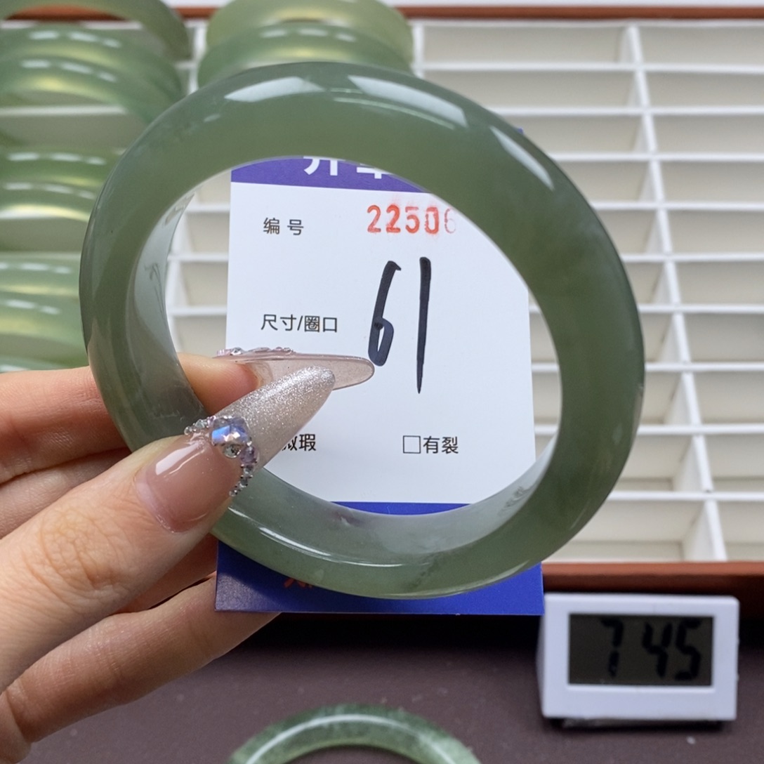 蛇纹石玉手镯未镶嵌