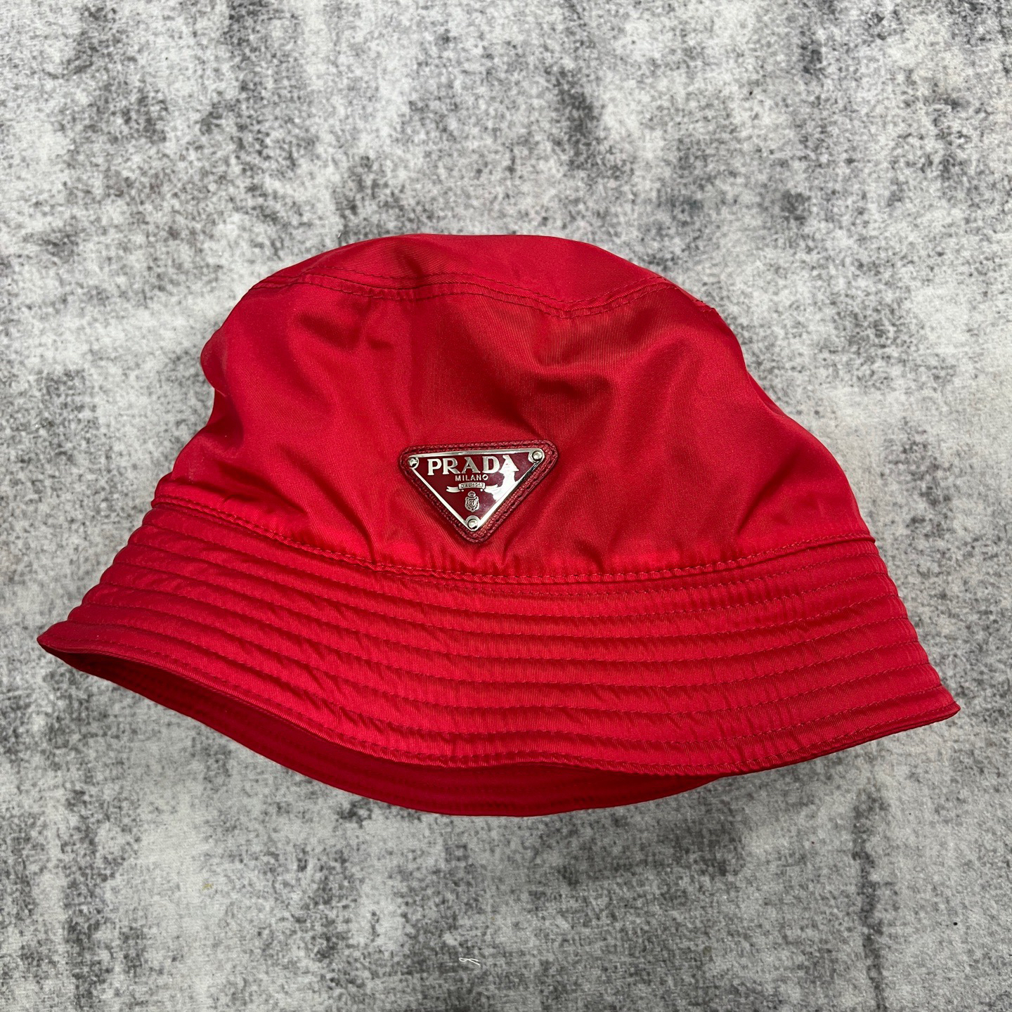 99新 Prada/普拉达 红色渔夫帽 L码 