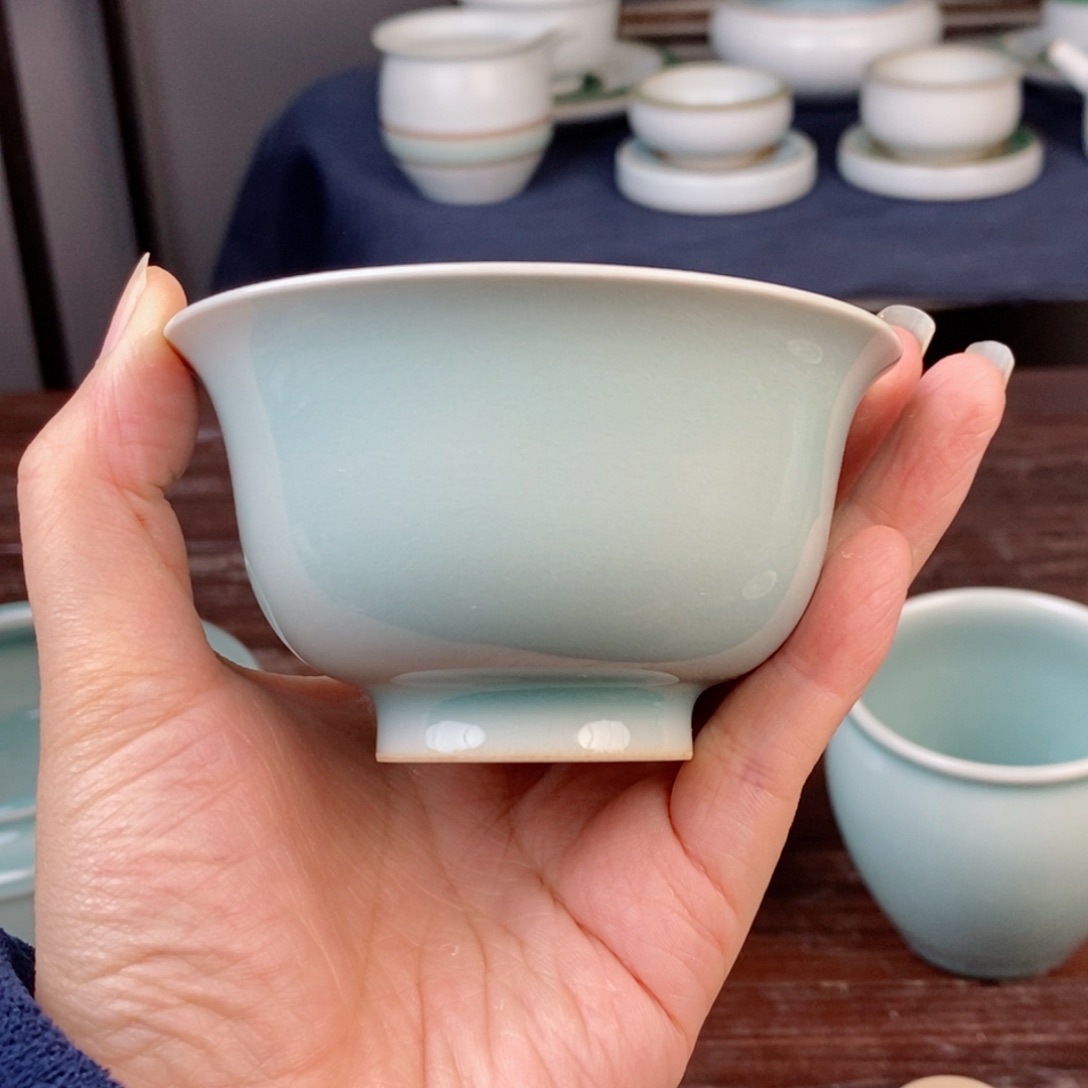 朱砂胎粉青釉压手杯 不开片