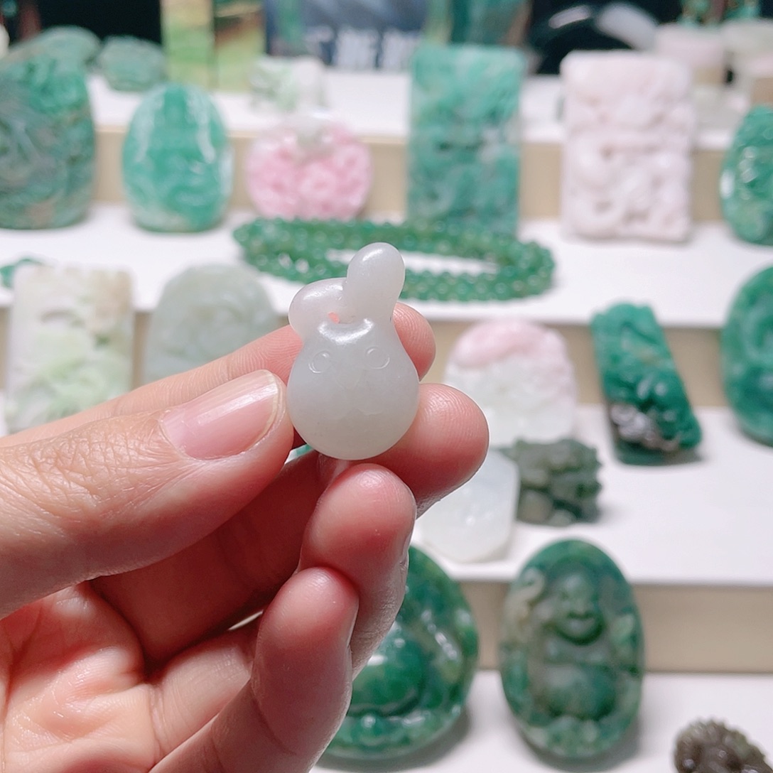 独山玉未镶嵌颈饰