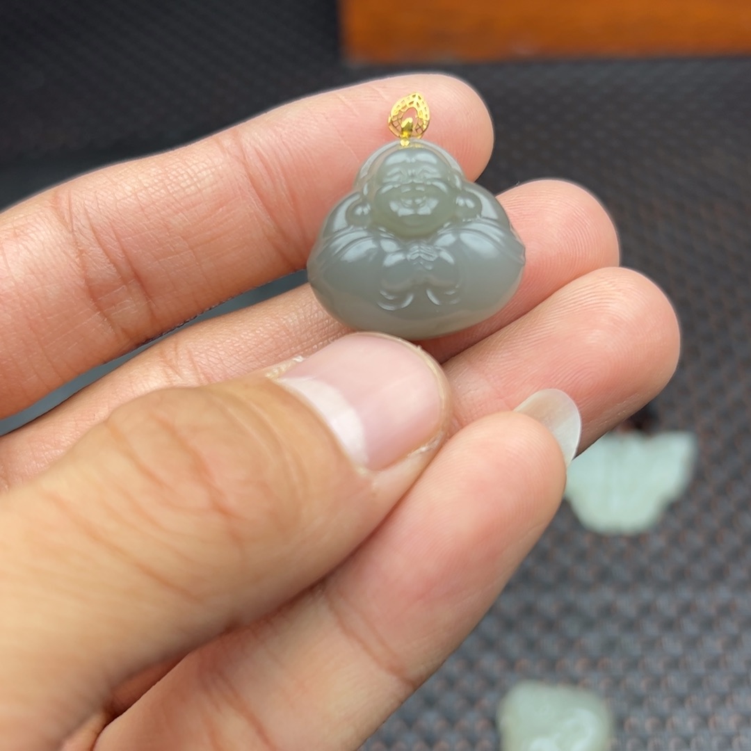 和田玉挂件18K金镶嵌