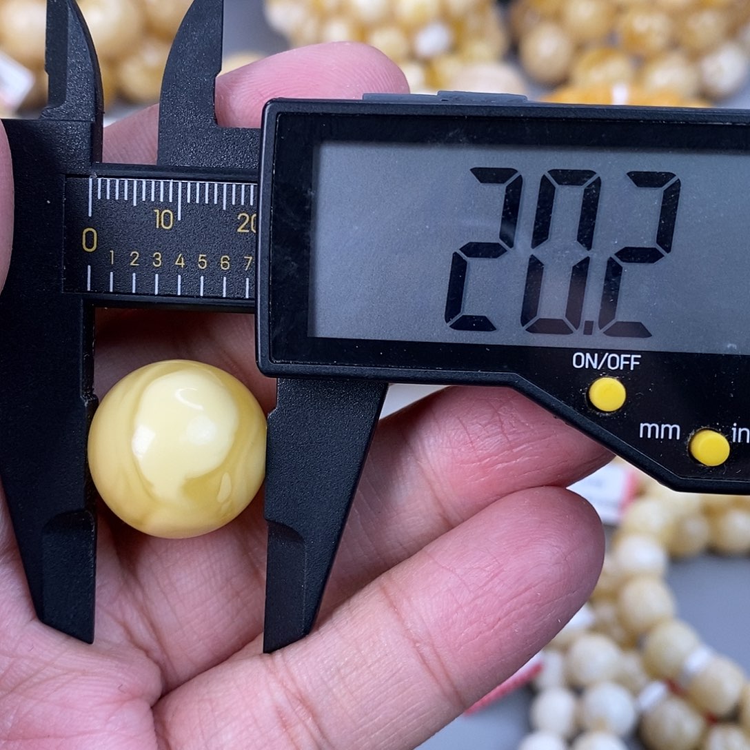 蜜蜡未镶嵌珠宝奇石4.7g