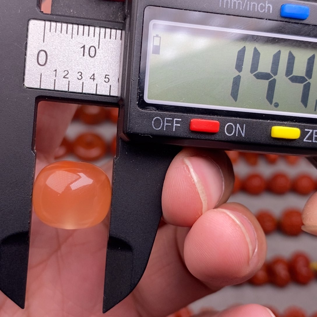 南红玛瑙配饰未镶嵌有瑕疵