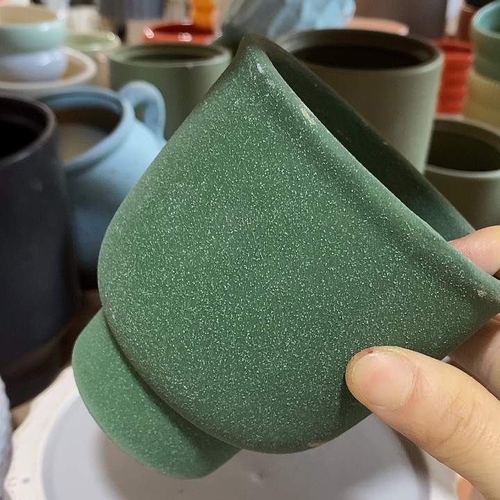 陶盆有孔 瑕疵针孔漏釉介意勿拍外口 10外高11