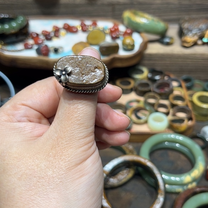 小***手岫岩河磨玉（透闪石质玉）未镶嵌手镯