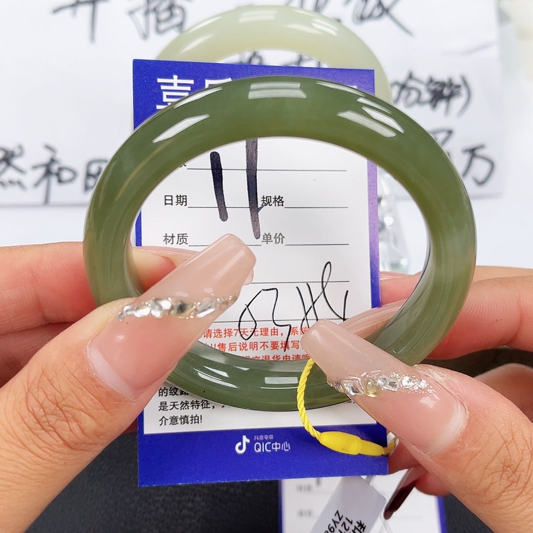 和田玉手镯未镶嵌