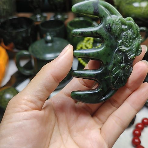 蛇纹石玉未镶嵌玉梳