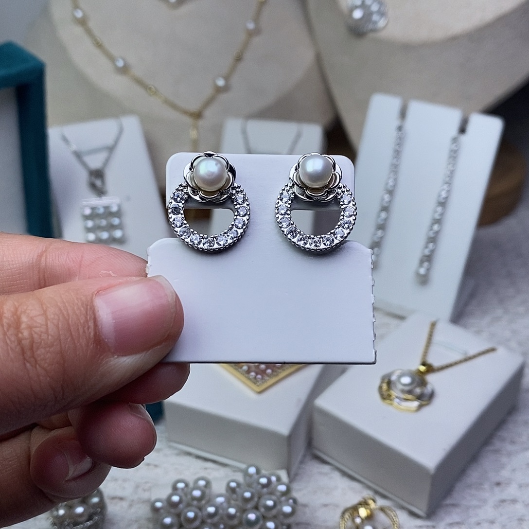 银S925镶嵌耳饰淡水珍珠