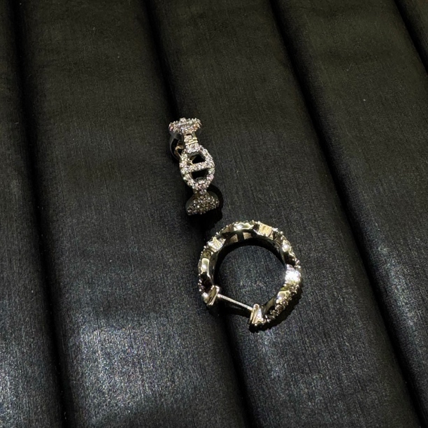 钛钢合成锆石耳饰 猪鼻扣环精致耳饰