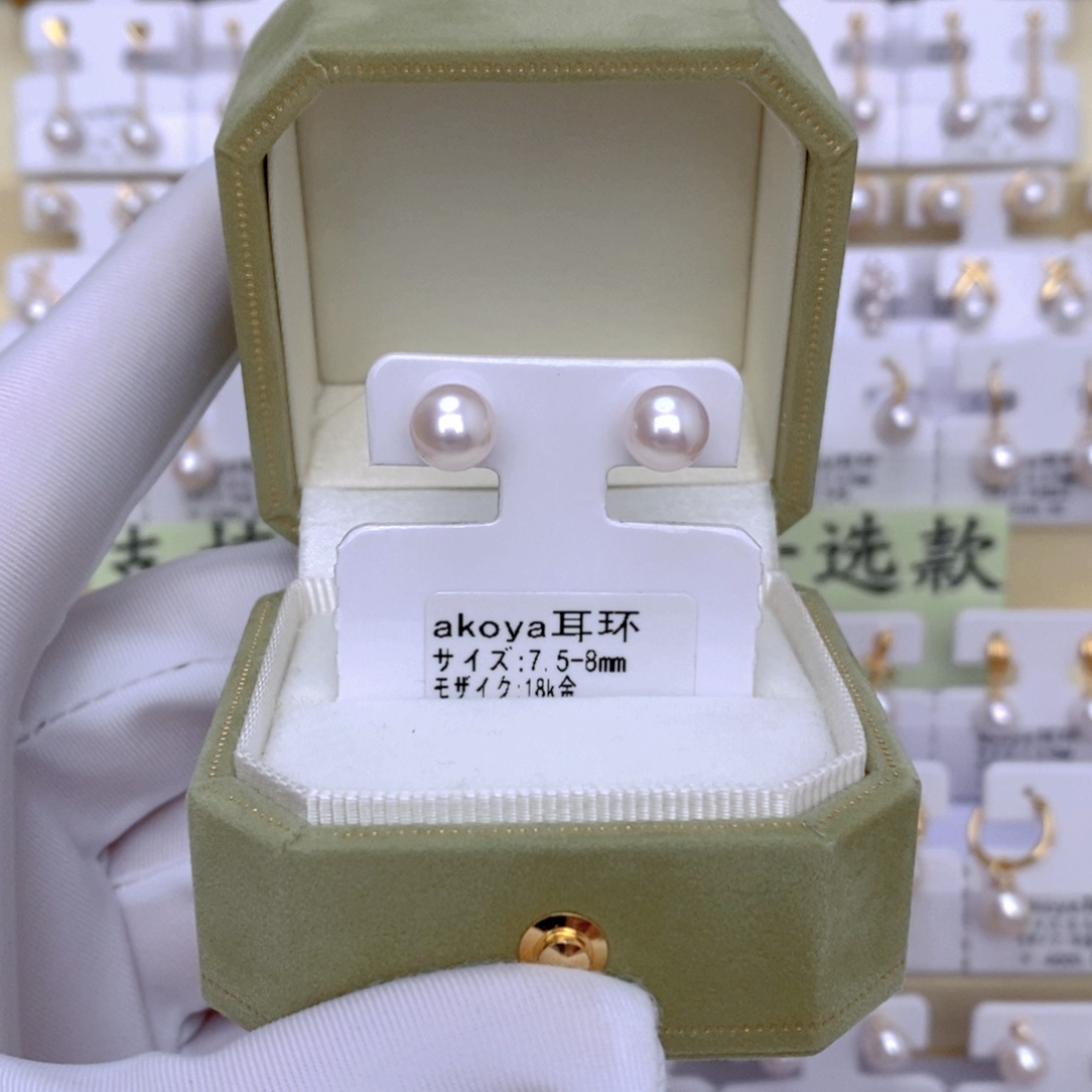 18K金镶嵌海水珍珠耳饰