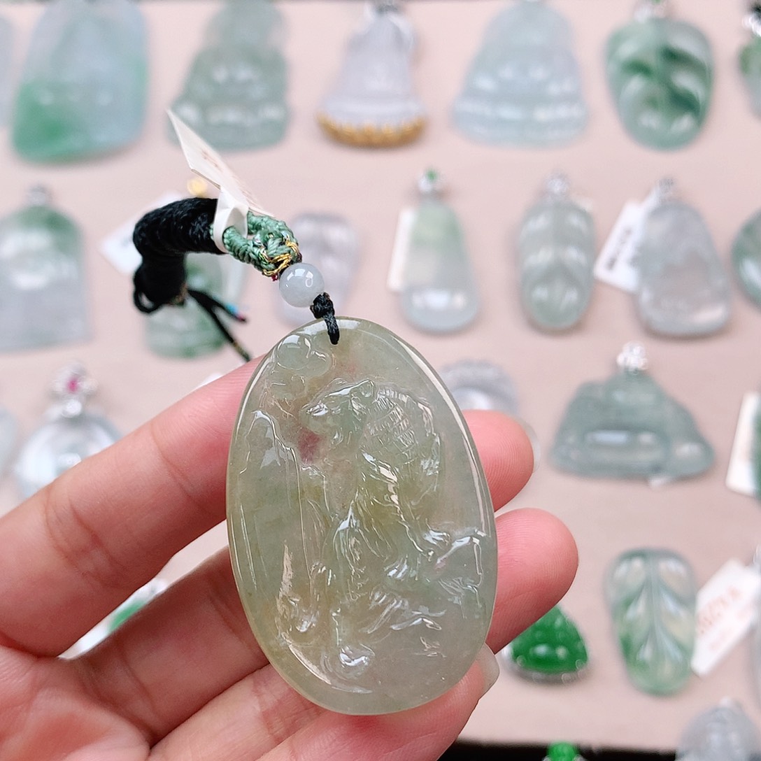 翡翠颈饰未镶嵌虎牌