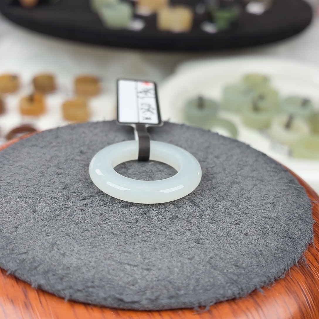 和田玉未镶嵌戒指b16俄白泥鳅背16.3不退换