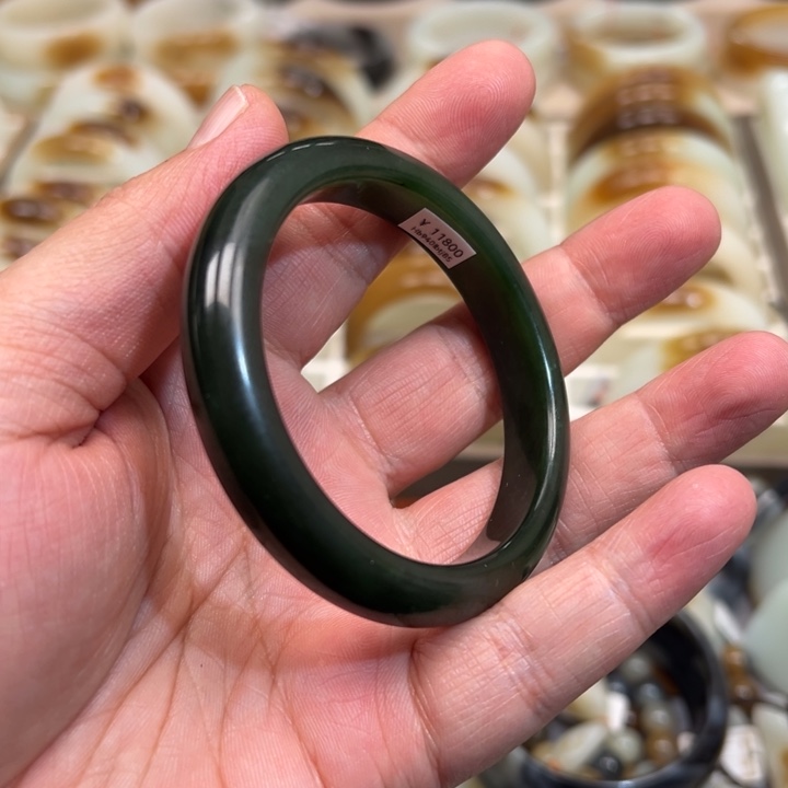 和田玉未镶嵌手镯