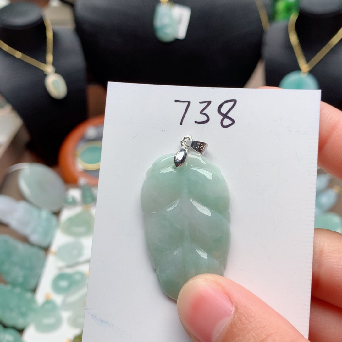 翡翠颈饰合金吊坠