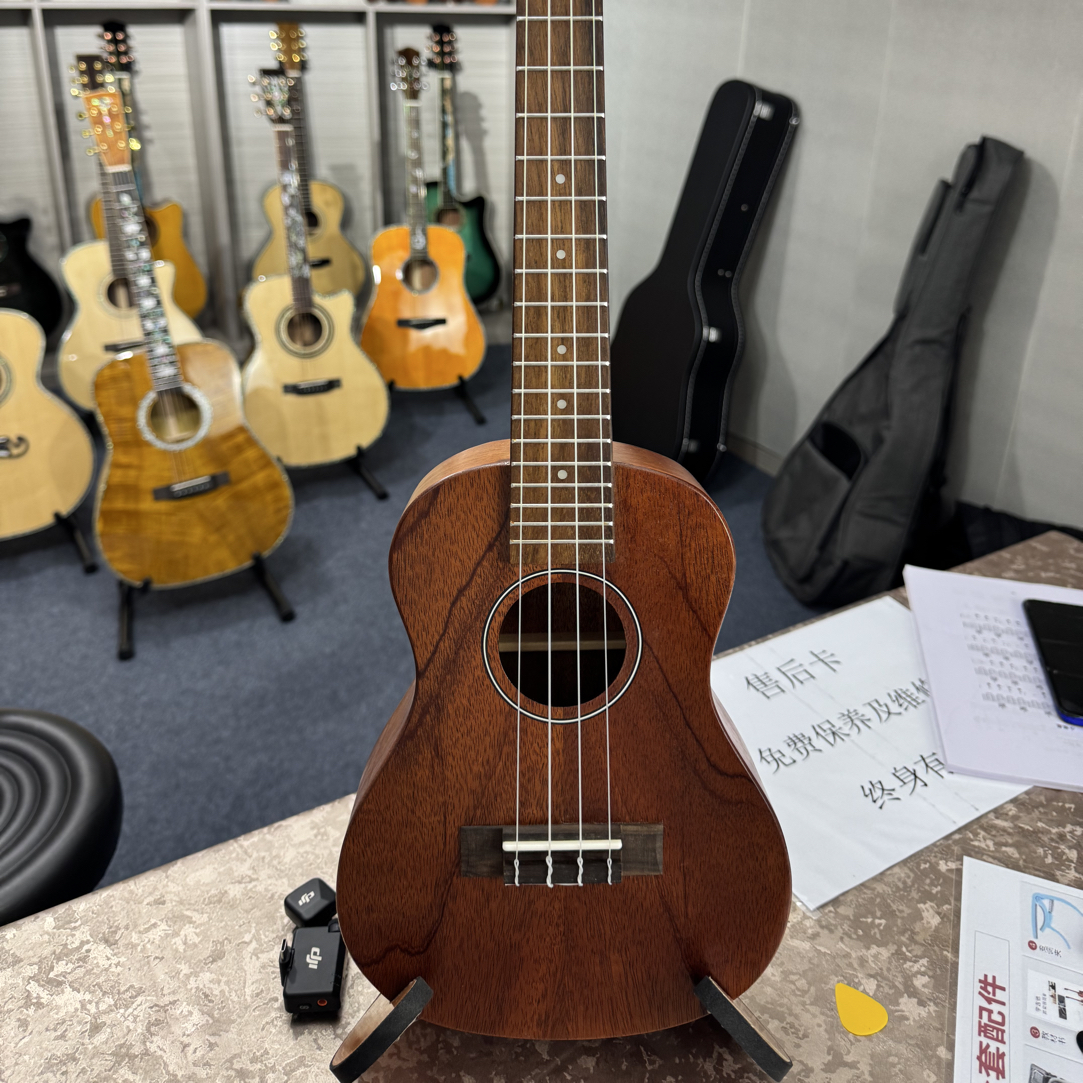 23寸桃花心手工尤克里里