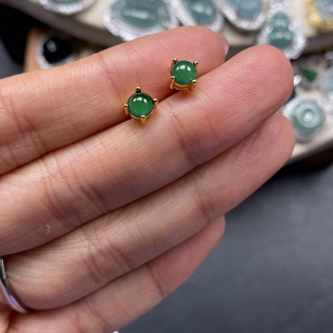 翡翠颈饰未镶嵌翡翠