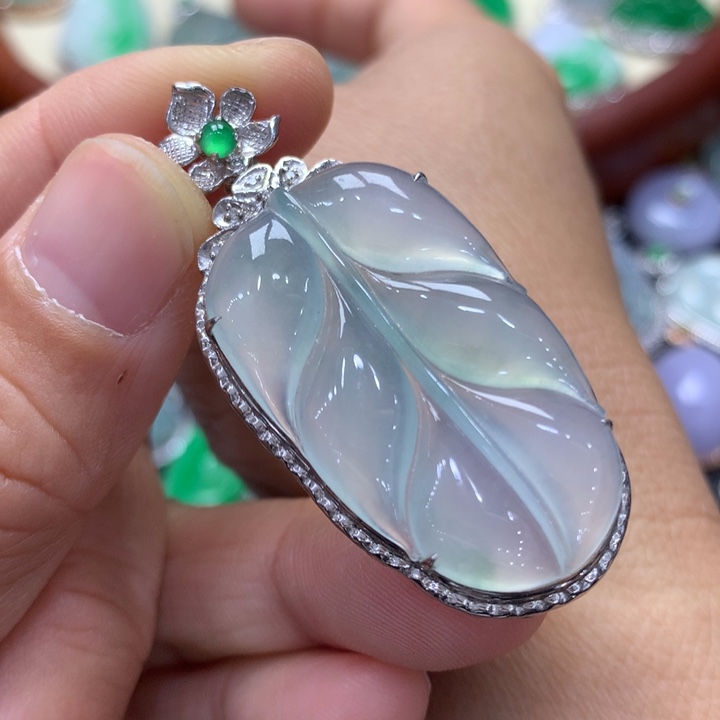 翡翠吊坠(不含链)18K金镶嵌