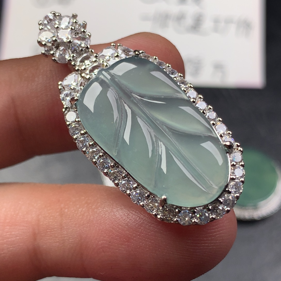 颈饰未镶嵌翡翠大叶子