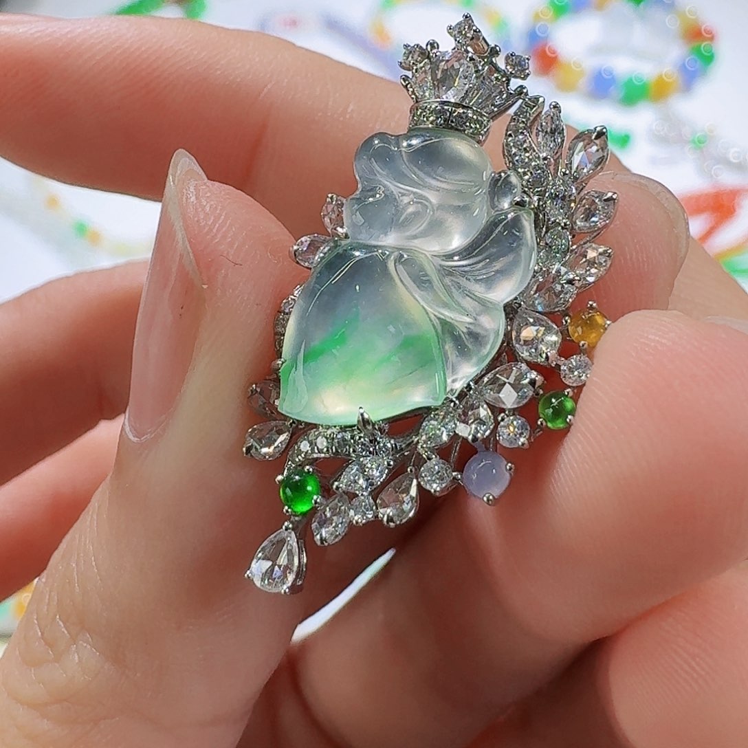 翡翠颈饰18K金镶嵌花仙子设计款冰飘阳绿