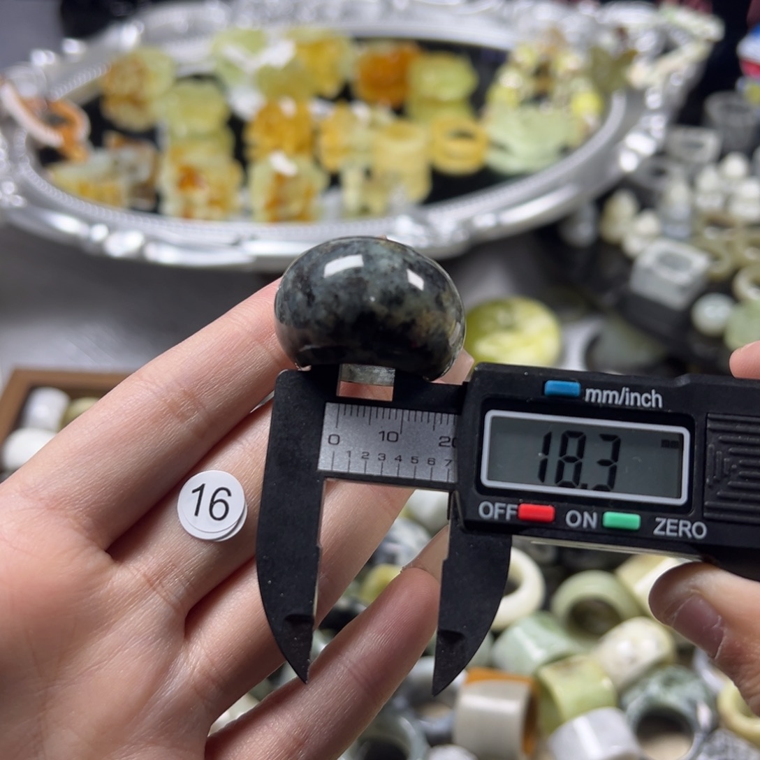 蛇纹石玉未镶嵌戒指