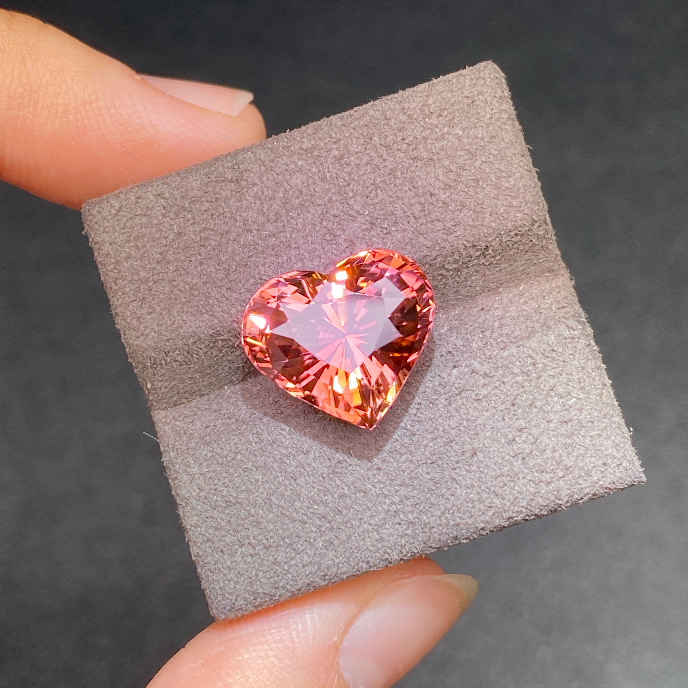 25M011 粉色碧玺（LotusColor，Vibrant-Billance）8.18克拉