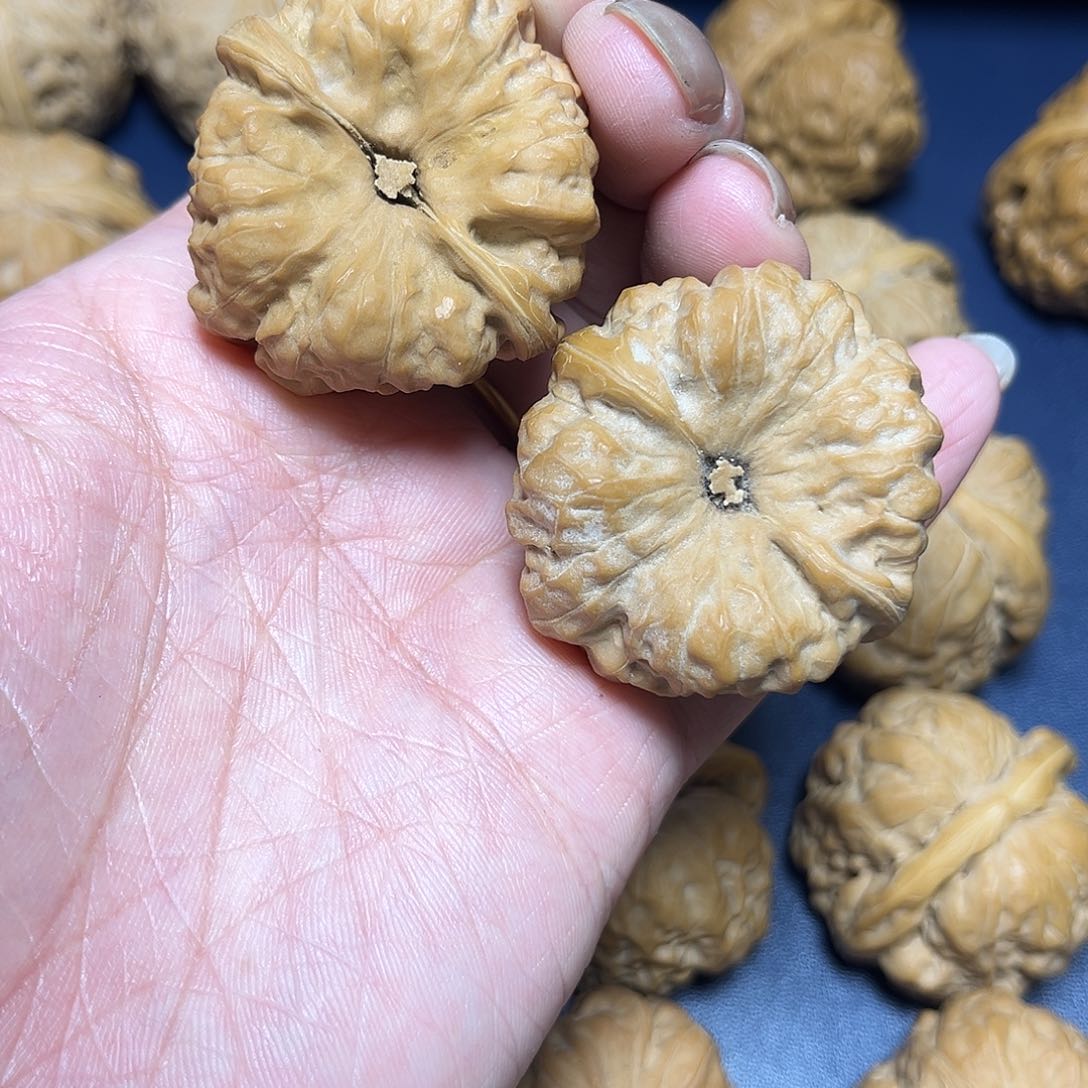 文玩核桃吊坠哇哇哇