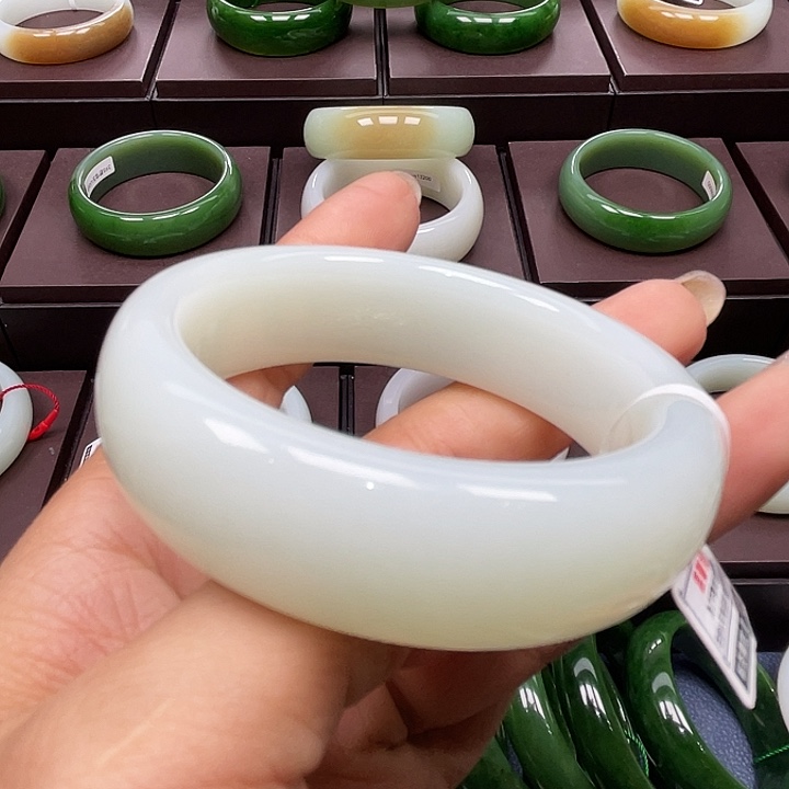 和田玉未镶嵌手镯