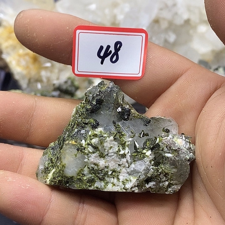 有机玻璃巴基斯坦绿莲石水晶共生48