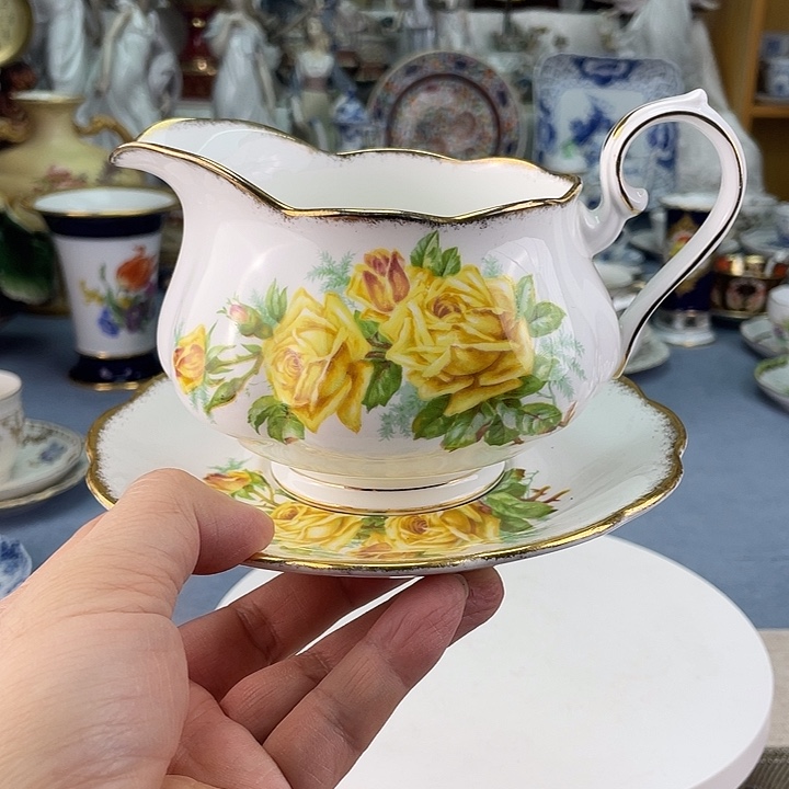 硬质细瓷中的瓷器