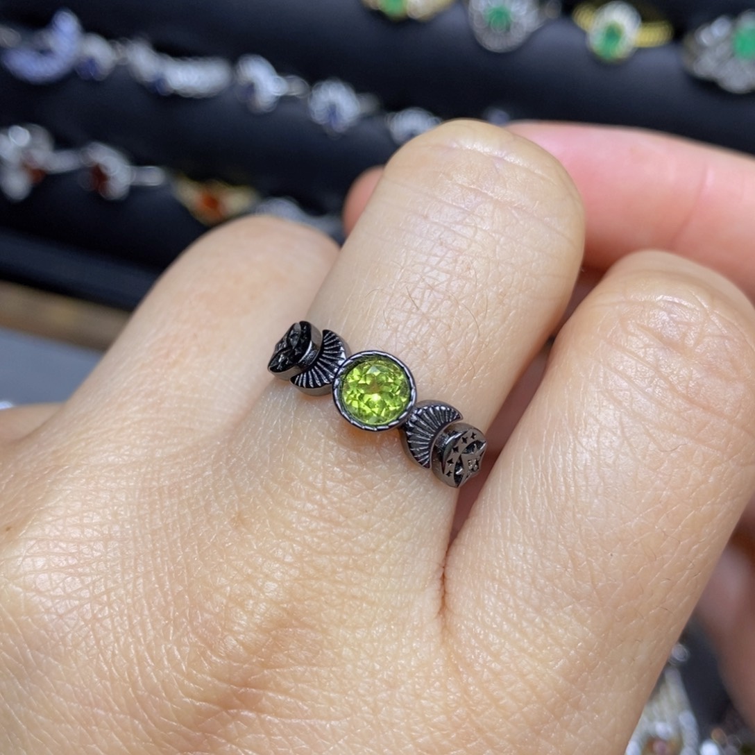 橄榄石戒指银S925镶嵌