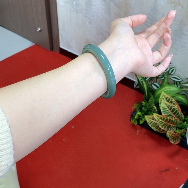 和田玉手镯未镶嵌57粉青镯圆条镯