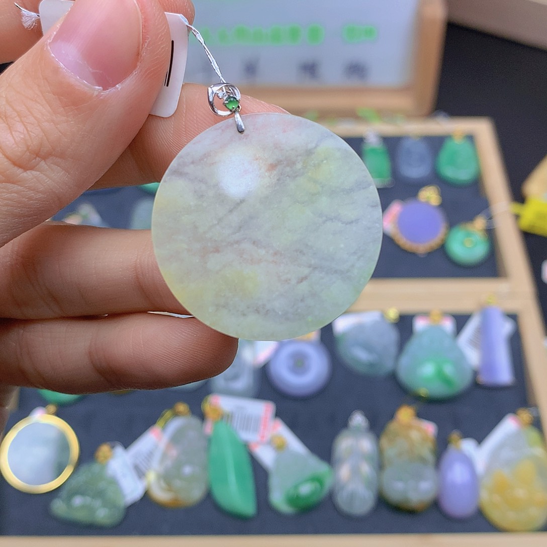 翡翠颈饰18K金镶嵌翡翠