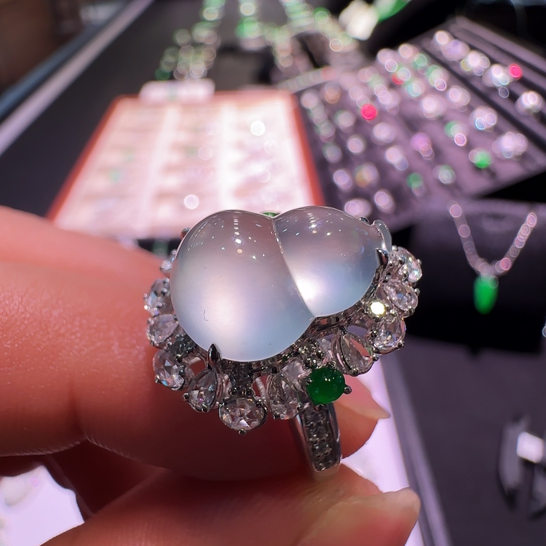 翡翠18K金镶嵌戒指