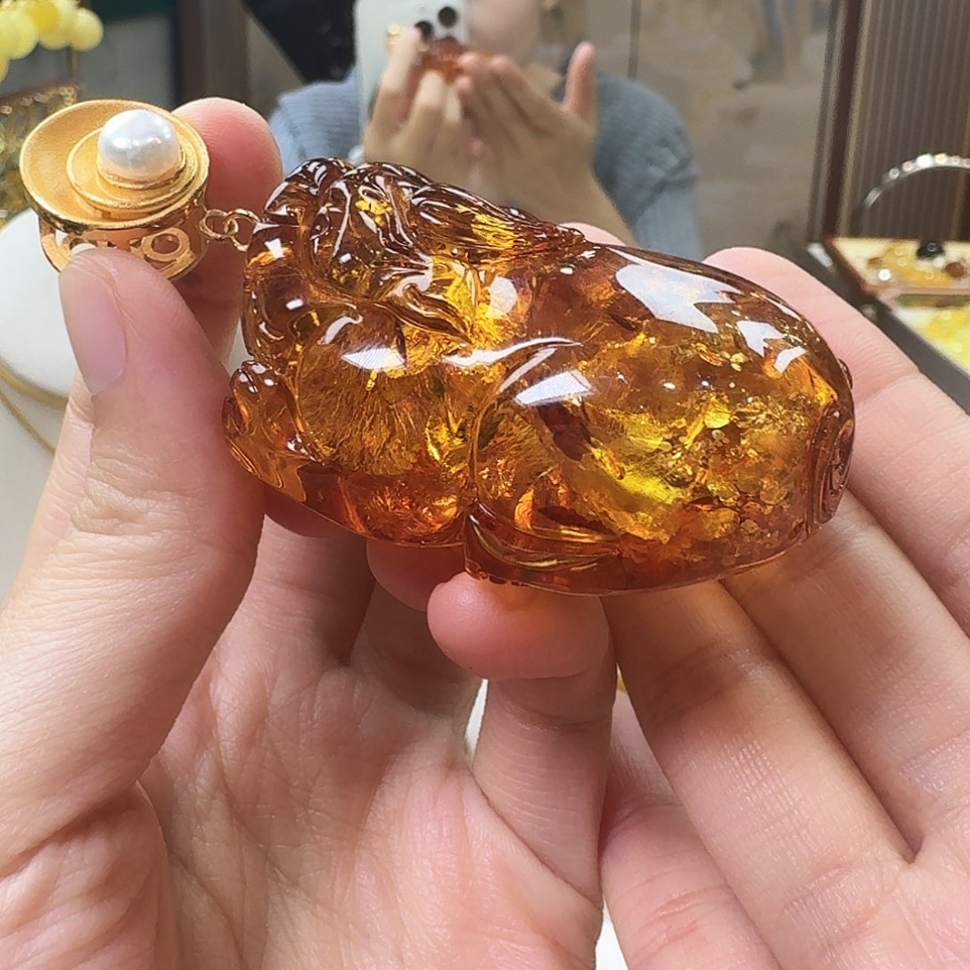 琥珀未镶嵌颈饰吊坠