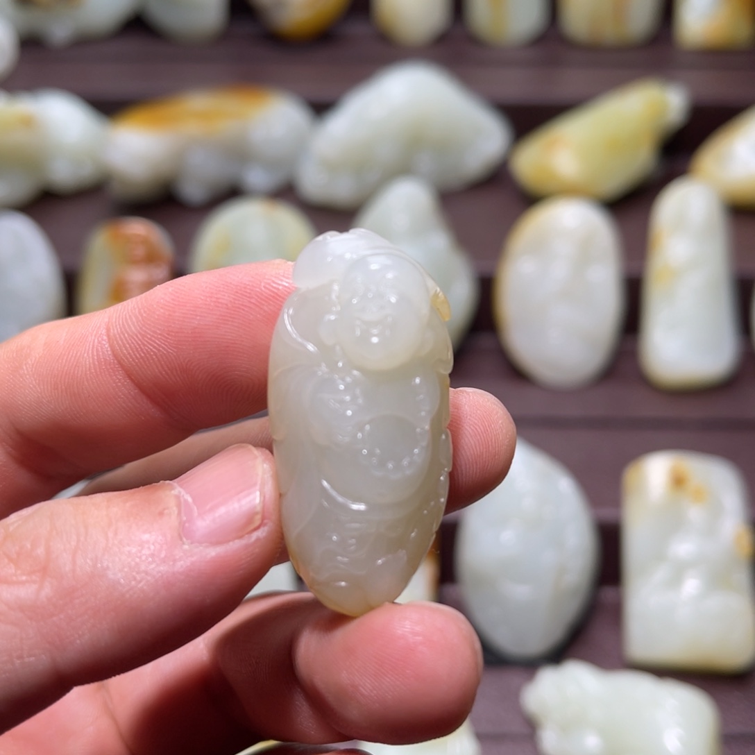 ****和田玉未镶嵌颈饰