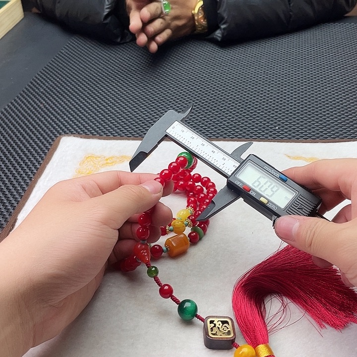 翡翠颈饰未镶嵌嗷嗷